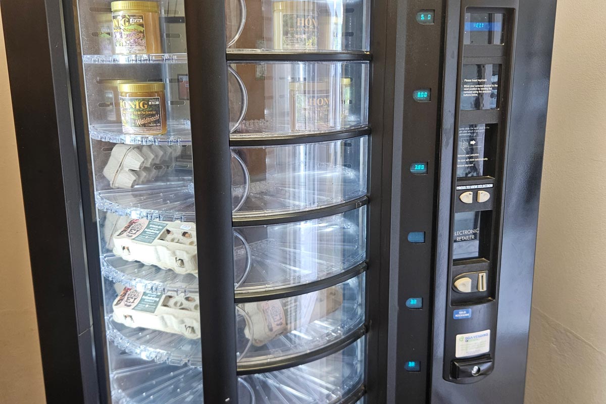 Frische Eier und Honig rund um die Uhr am Automaten! Frische Eier und Honig rund um die Uhr am Automaten!